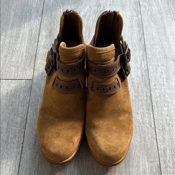 Ugg Patsy Brown Suede Ankle Boots with heels and cutouts size 6.5 fall boots - Picture 3 of 15